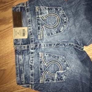 Maddie skinny curvy fit mid rise skinny